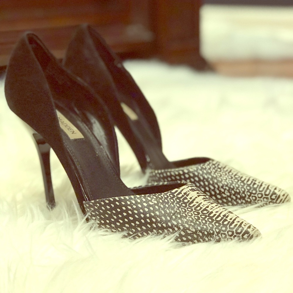 Authentic Steve Madden Pointed toe Heels.